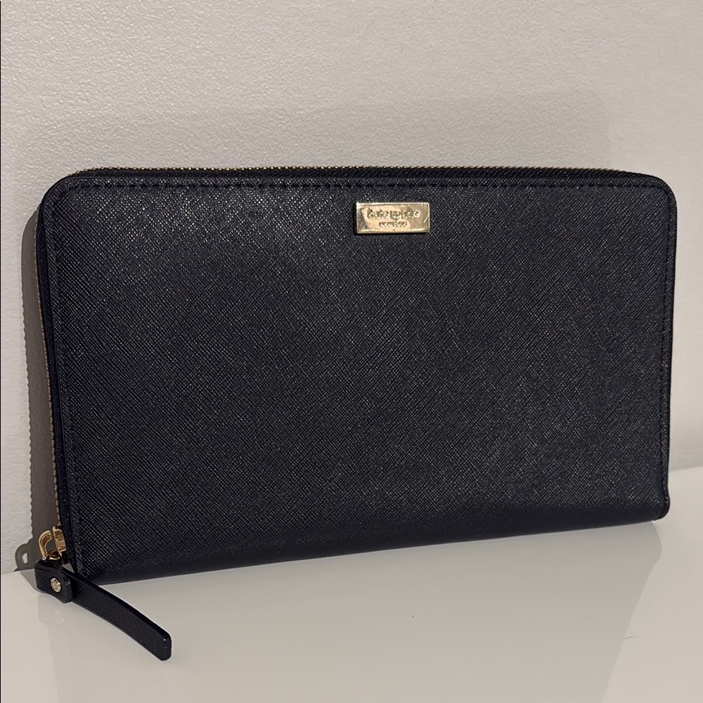 Kate Spade Saffiano Black Leather Zippered Travel Wallet Like New